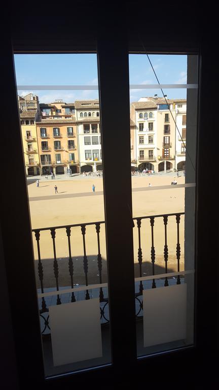 Apartaments Vicus 1 Con Vistas A La Plaza Mayor De Vic Buitenkant foto