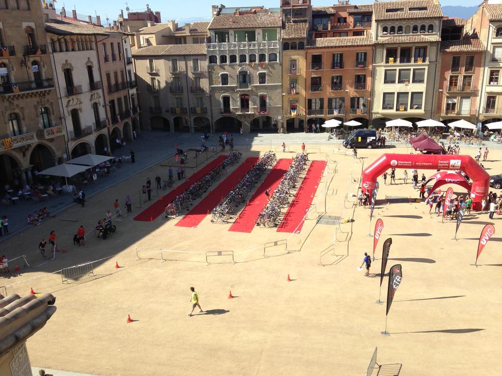 Apartaments Vicus 1 Con Vistas A La Plaza Mayor De Vic Buitenkant foto