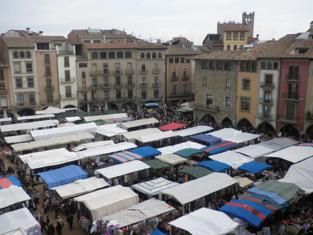 Apartaments Vicus 1 Con Vistas A La Plaza Mayor De Vic Buitenkant foto